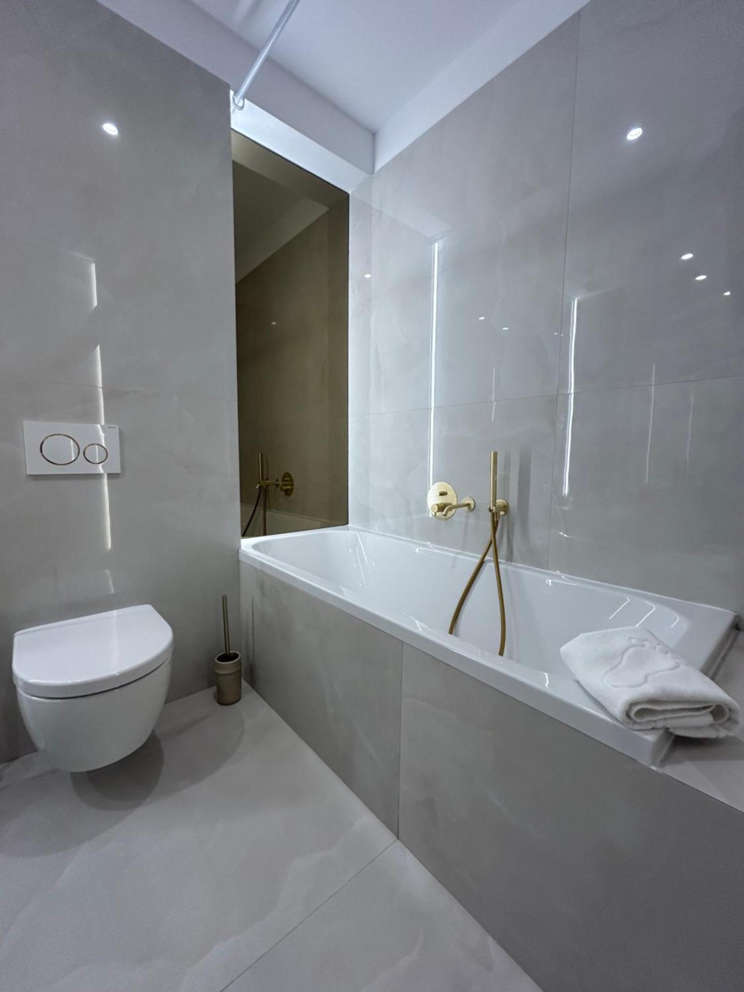 Appartamento Exclusive With Private Parking & Balcony - 01