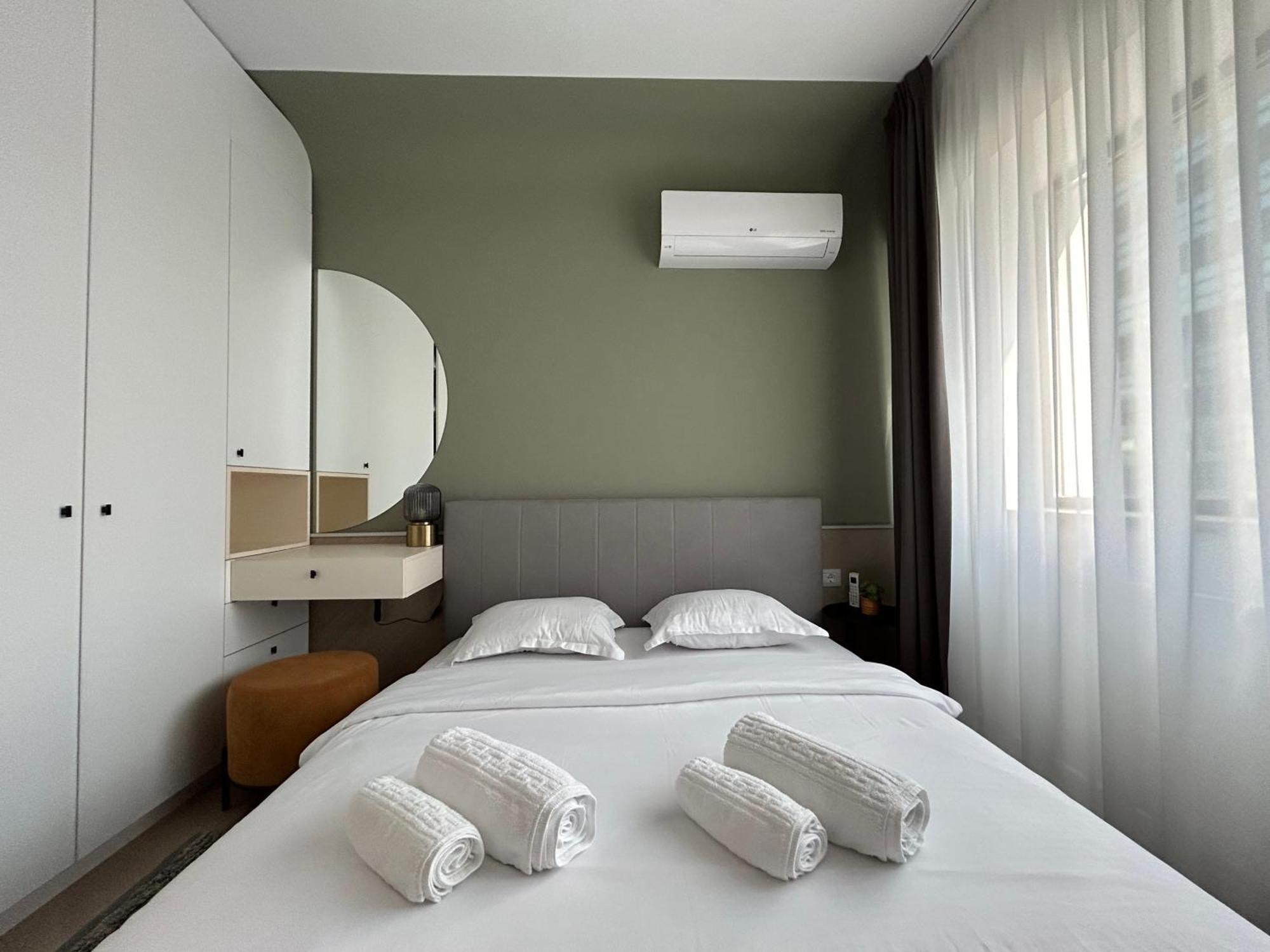 Exclusive With Private Parking & Balcony - 01 Bucarest