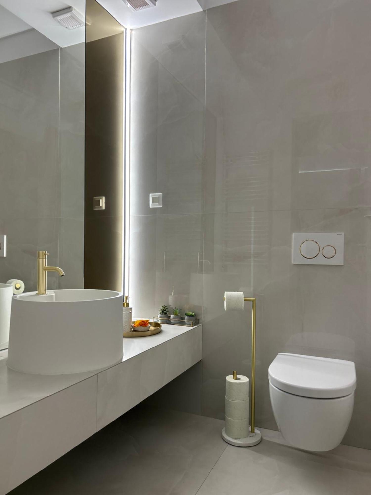 Exclusive With Private Parking & Balcony - 01 Appartamento