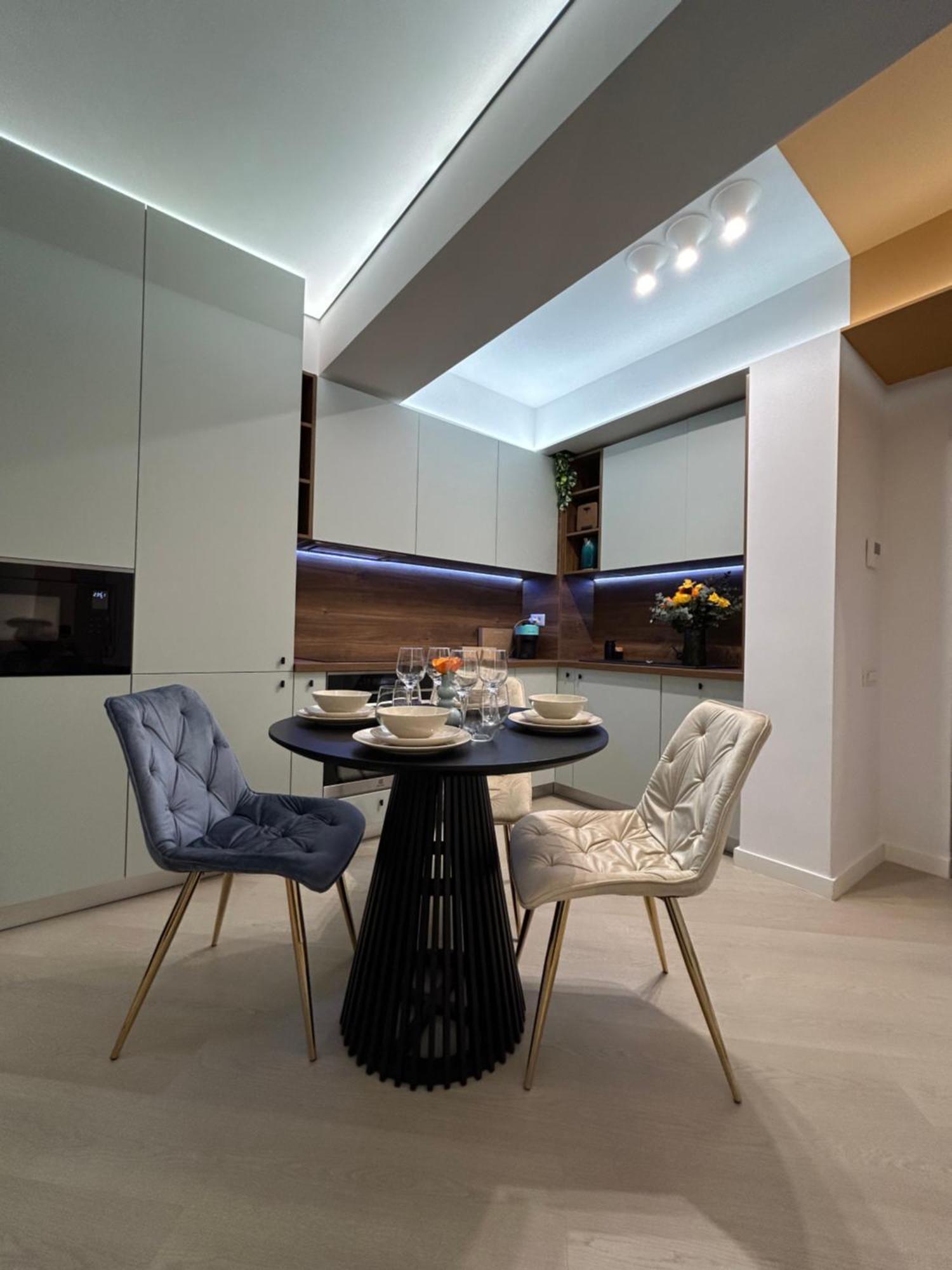 Appartamento Exclusive With Private Parking & Balcony - 01 *